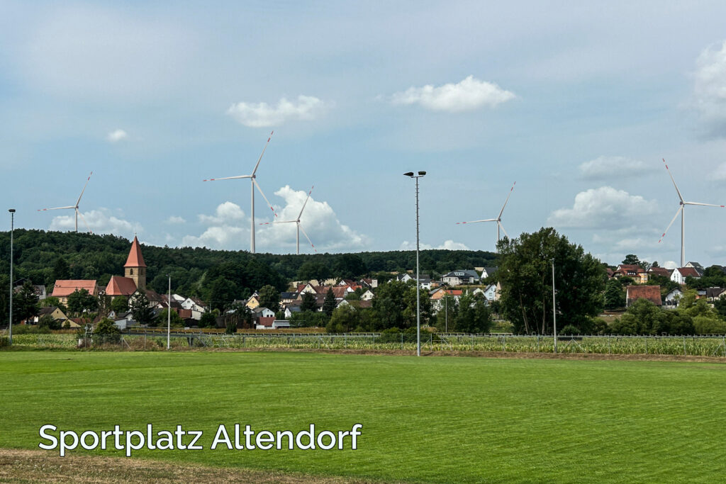 Geplante Windräder bei Altendorf mit Blickrichtung Sportplatz Altendorf